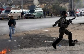 الاحتلال يعاقب ضابطا فر من موقع عملية مقاومة نفذها طفل فلسطيني!