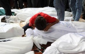 بالفيديو.. تكدس جثامين الشهداء بساحة مستشفى الشفاء ينذر بوباء وكارثة 