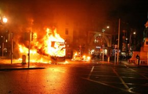 آشوب در پایتخت ایرلند/ معترضان شهر را به آتش کشیدند