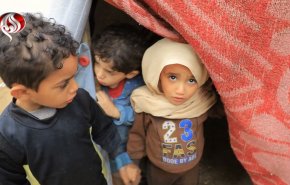 گشت‌وگذاری در چادرهای آوارگان بیرون از مدارس انروا