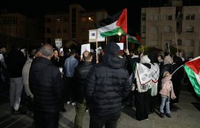 الاردنيون يتظاهرون قرب سفارة الكيان الاسرائيلي في عمان