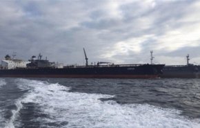 تلغراف: سفينة بريطانية تتعرض لصاروخ بالبحر الأحمر