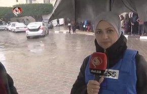 حرکت جالب کودک فلسطینی هنگام گزارش خبرنگار العالم زیر باران+فیلم