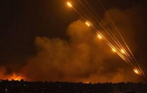 شاهد.. رشقة صواريخ  لـ'القسام' تجاه قوات الاحتلال الاسرائيلي