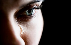دراسة تكتشف سرا يكمن في دموع النساء!