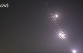 بالفيديو..القسام تقصف تل أبيب برشقة صاروخية في أول دقيقة من 2024