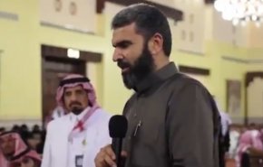 شاهد/سوري يعفو عن قاتل ابنه دون مقابل بحضور أمير سعودي 