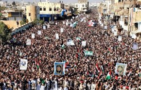 راهپیمایی باشکوه یمنی‌ها با شعار «پیروزی موعود و جهاد مقدس»+ویدئو