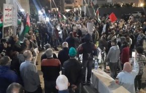 وقفة حاشدة أمام السفارة الأمريكية في عمان تضامنا مع غزة