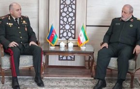 إيران وآذربيجان تبحثان التعاون الأكاديمي في المجال العسكري