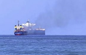 إصابة سفينة جديدة بهجوم في خليج عدن على الضفة الأخرى لباب المندب
