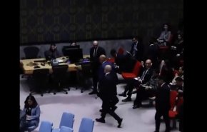 شاهد/لحظة انسحاب دبلوماسيين خلال كلمة سفير الاحتلال بمجلس الأمن