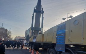 بالصورة.. استعراض صاروخ 'قيام' في شوارع طهران!