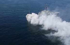 تعرض سفينة لهجوم صاروخي قبالة سواحل اليمن
