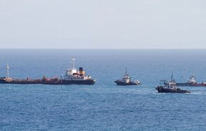 هجوم صاروخي يمني يستهدف ناقلة نفط بريطانية في البحر الأحمر