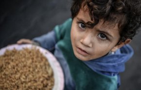 شاهد/أطفال غزة يحتجون.. نموت من الجوع