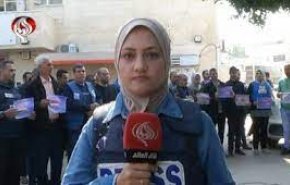 تحصن روزنامه نگاران فلسطینی در دیر البلح در اعتراض به جنایات صهیونیستها + فیلم 