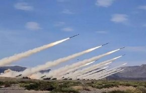 شاهد: لحظة إمطار حزب الله لقاعدة إسرائيلية بـ60 صاروخا  