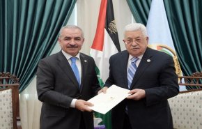 محمود عباس يقبل استقالة حكومة اشتية