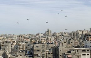 شاهد.. جيش الأردن ينفذ 3 إنزالات جوية بمساعدات غذائية شمالي غزة