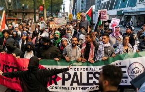 الشرطة الأميركية تعتدي على متظاهرين داعمين لغزة بنيويورك