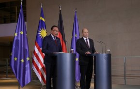 رئيس وزراء ماليزيا لمستشار ألمانيا: 'لماذا هذا النفاق؟'