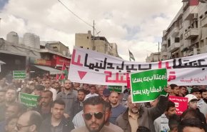 بالصور.. مظاهرات بالأردن تطالب بجسر برّي لكسر حصار التجويع عن غزة