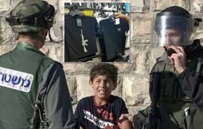 ارتعاب جنود الاحتلال من صورة مسدس على قميص طفل فلسطيني