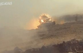 'القسام' توثق استهدافها دبابة وجرافة للاحتلال شمال غزة + فیدیو
