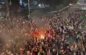 احتجاجات في تل أبيب تطالب برحيل نتنياهو وإبرام صفقة لتبادل الأسرى
