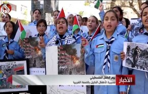راهپیمایی کودکان الخلیل در کرانه باختری برای تاکید بر لزوم پایان دادن نسل کشی کودکان غزه
