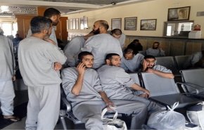 قوات الاحتلال تفرج عن نحو 100 معتقل فلسطيني من سجونها