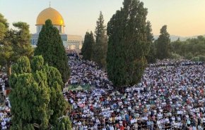 شاهد.. الآلاف يؤدون صلاة الجمعة بيوم القدس العالمي بالمسجد الأقصى