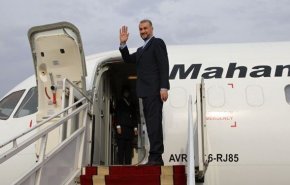 أمير عبداللهيان يصل إلى سلطنة عمان