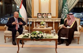 رئيس وزراء السلطة  يلتقي وزير خارجية السعودية في مكة 