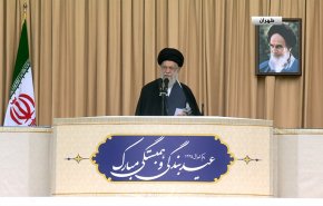 قائدالثورة الإسلامية:  الكيان الصهيوني أخطأ بهجومه على قنصليّة إيران في سوريا وسيُعاقب