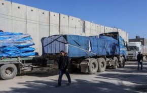 کامیون‌های امداد به غزه همچنان پشت گذرگاه‌ها در انتظارند 