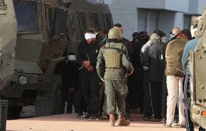 قوات الاحتلال تعتقل 20 عاملأ من غزة في الضفة الغربية
