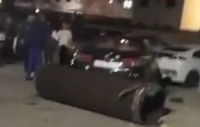 شاهد/ سقوط صاروخ إيراني في أحد شوارع عمان