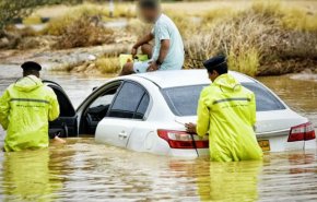 فيديو/مصرع 12 شخصاً وفقدان 5 آخرين جراء السيول في سلطنة عمان