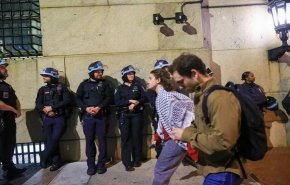 اعتقال طلاب مؤيدين لفلسطين في جامعة كولومبيا بنيويورك
