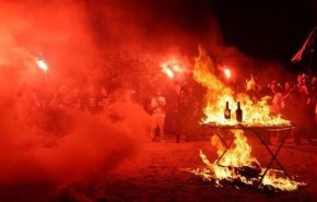 بالفيديو..مستوطنون يتظاهرون ويشعلون النيران أمام منزل نتنياهو