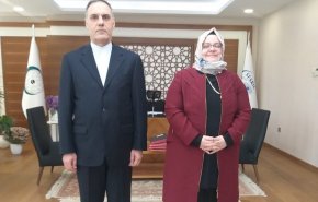 سفير إيران بأنقرة يلتقي مدير عام مركز أبحاث اقتصاد واجتماع الدول الإسلامية