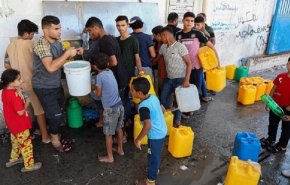كاميرا العالم توثّق معاناة الفلسطينيين بغزة للحصول على مياه الشرب