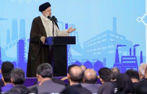 الرئيس الإيراني يعلن إحياء 300 مصنع معطل في مازندران