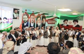مسؤولون يمنيون يوقعون سجل التعازي بالسفارة الايرانية بصنعاء