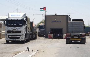 مصر تعلن بدء دخول شاحنات مساعدات لغزة عبر معبر كرم أبو سالم