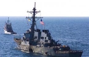 القوات اليمنية تعلن استهدافها 3 سفن ومدمرتين أمريكيتين
