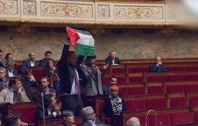 تعلیق نماینده فرانسوی به خاطر حمایت از فلسطین