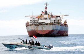 البحرية البريطانية: اشتعال النار في سفينتين قبالة سواحل اليمن